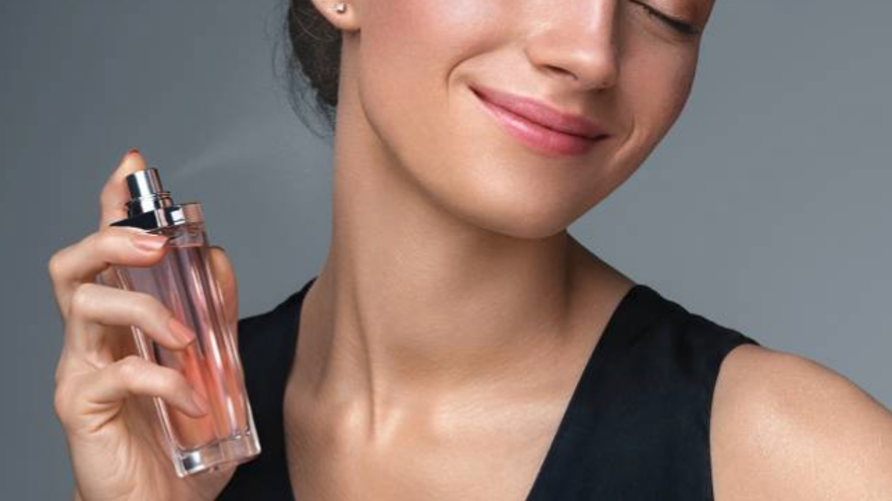 چرا ماندگاری عطر روی پوست افراد مختلف متفاوت است؟